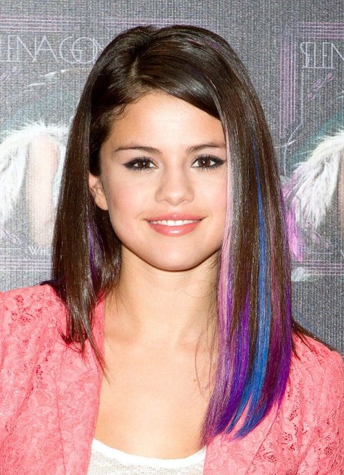 Selena-Gomez-hairstyle-in-We-Own-The-Night-Tour